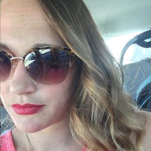 Meet your Posher, Kelly